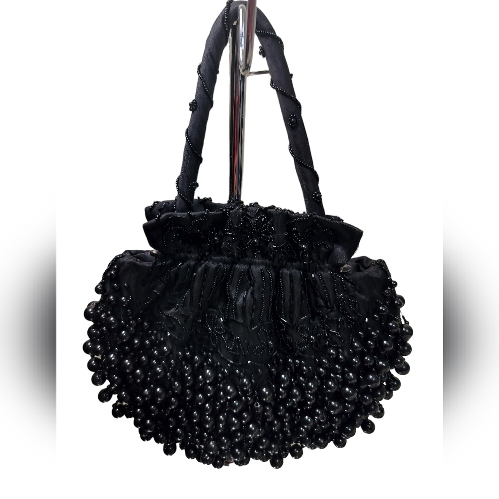 1852) Black Multi Beaded Hinged Sturdy Roomy Clutch Kiss Clasp Evening Bag